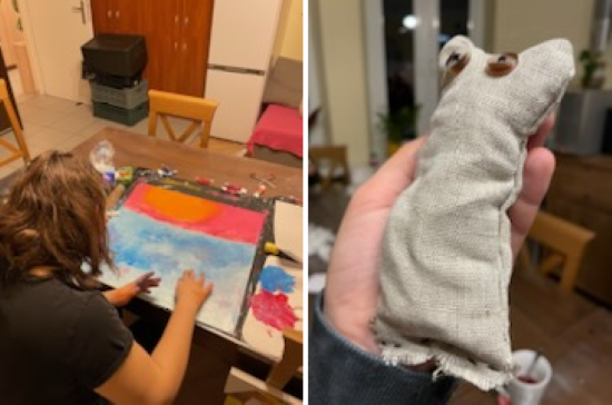 Po lewej: zdjęcie dziewczyny wykonującej farbami obraz, po prawej: zdjęcie ręcznie uszytej maskotki
