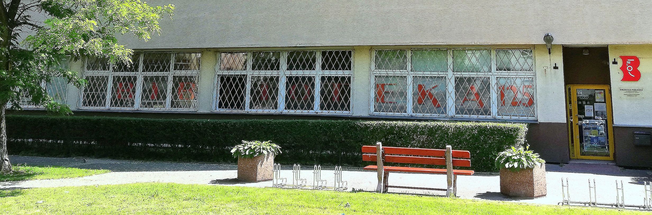 Prowadzenie cyklicznego wydarzenia "Czytanie na dywanie" w bibliotece